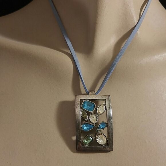 LADIES APOGEE NECKLACE/ EARRING SET - Picture 2 of 4